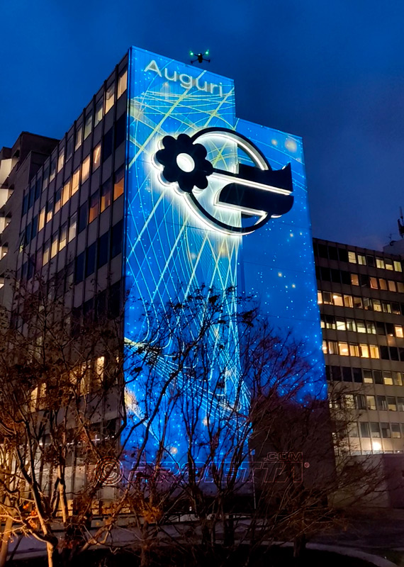 mediaset-2025-proiezioni-natalizie Proiezioni sulla sede di Mediaset a Milano