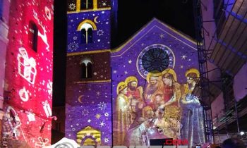 Proiezioni di immagini sacre sulla chiesa di Albenga