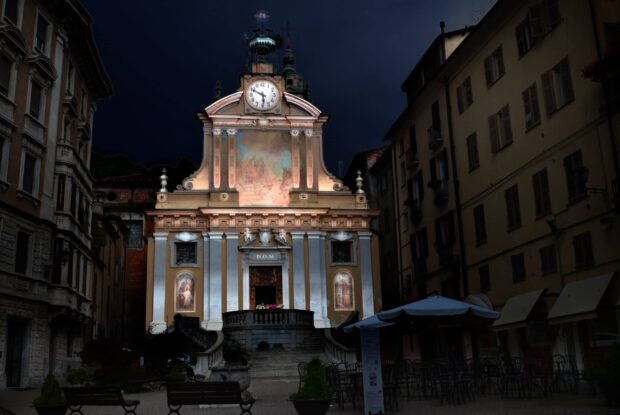 architectural mapped lighting with projectors